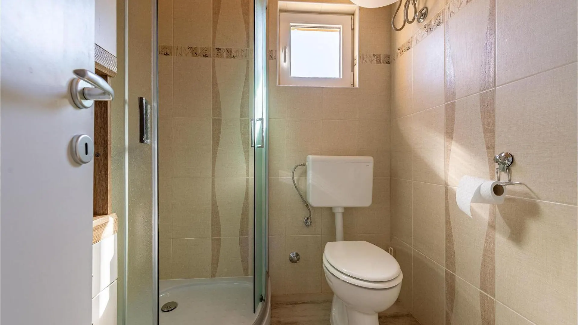 Awesome Apartment In Slivnica With Kitchen 0*,